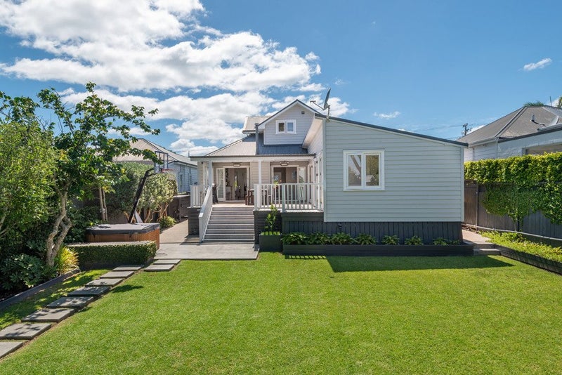 165 Vauxhall Road, Narrow Neck, Auckland - Carousel 1