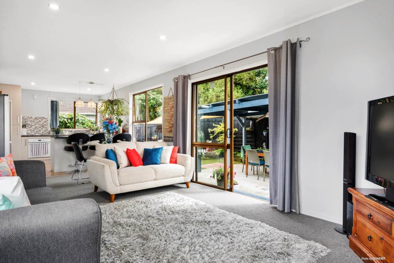 5 Holborn Place, Papatoetoe, Auckland - Carousel 1
