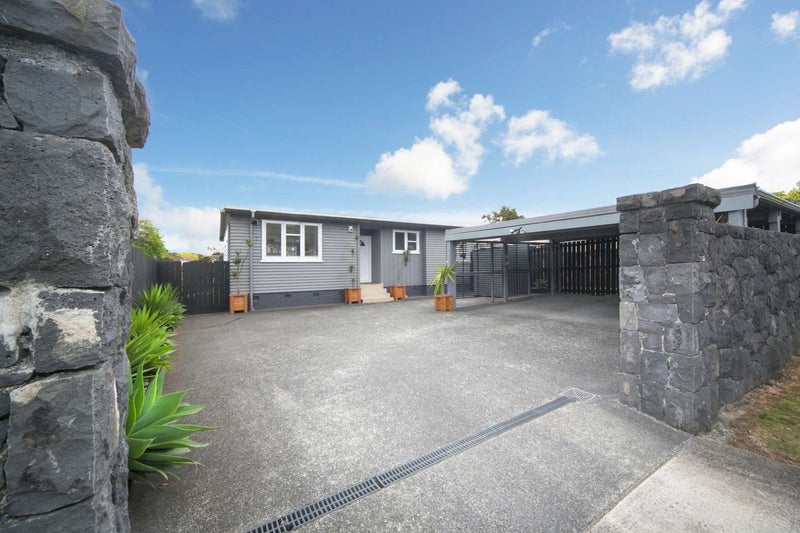 11 Carr Road, Three Kings, Auckland - Carousel 1