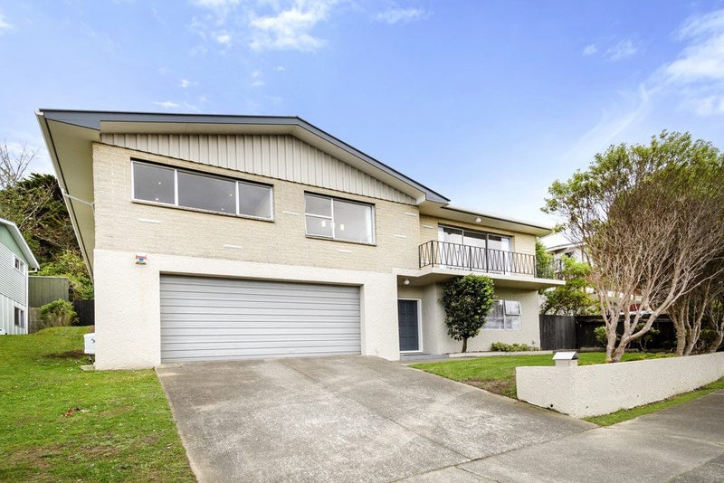 11 Camellia Terrace, Maungaraki, Lower Hutt - Carousel 1