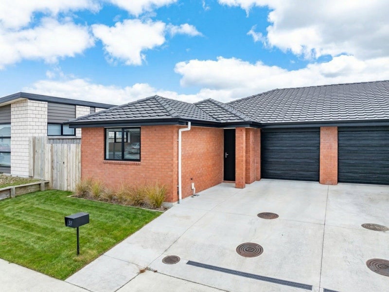 31 Waruhia Crescent, Rototuna North, Hamilton - Carousel 2