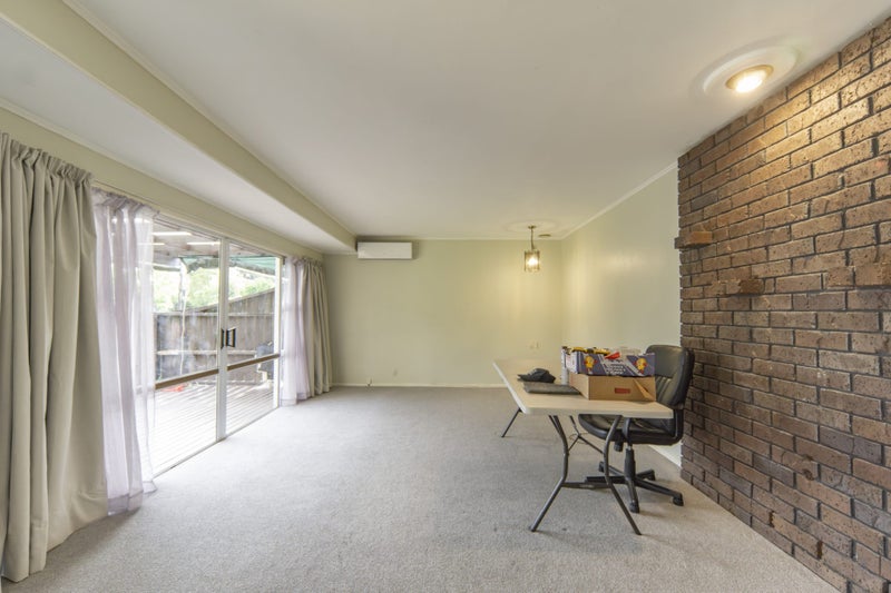 112 Masters Avenue, Silverdale, Hamilton - Carousel 2