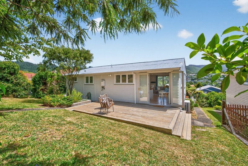 55 Taylor Terrace, Tawa, Wellington - Carousel 2