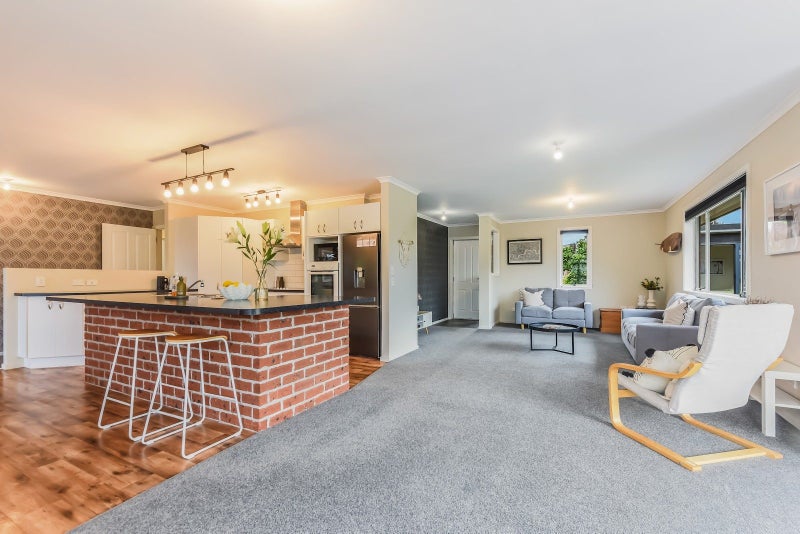 53B Lord Auckland Road, Wakefield - Carousel 2
