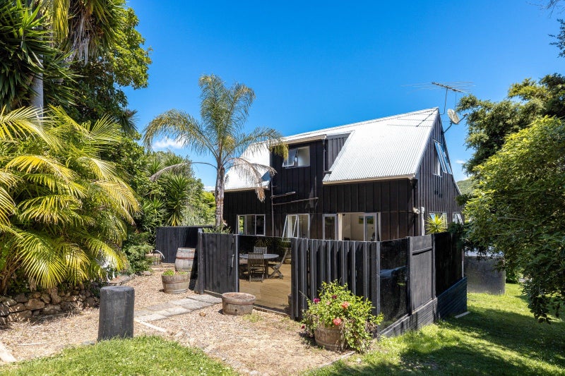 19 Te Makiri Road, Onetangi, Waiheke Island - Carousel 1