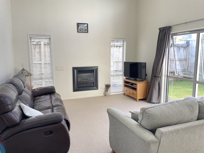 57 Wellington Street, Howick, Auckland - Carousel 2