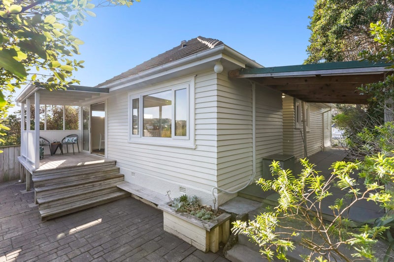 16 Lyndfield Lane, Newlands, Wellington - Carousel 1
