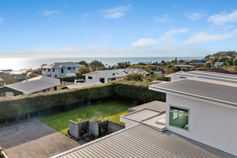 17 Pitcairn Street, Oakura - Carousel 36