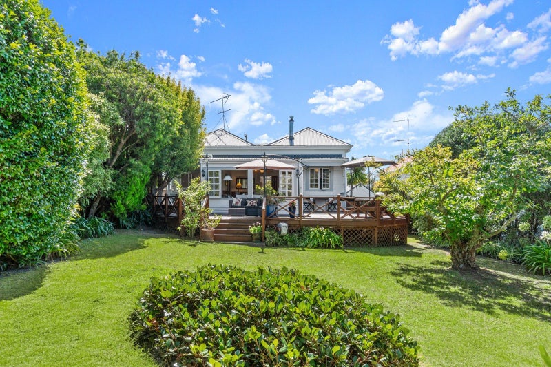 32 Summer Street, Stanley Point, Auckland - Carousel 2