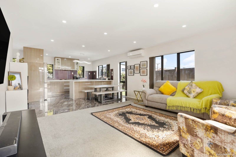 7B Miami Street, Mangere East, Auckland - Carousel 2