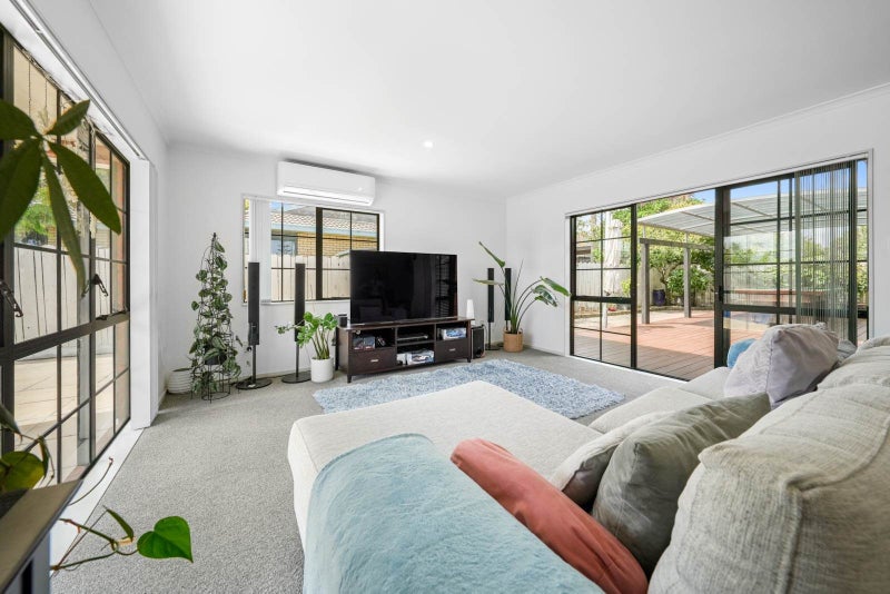 8 John Lister Close, Golflands, Auckland - Carousel 2