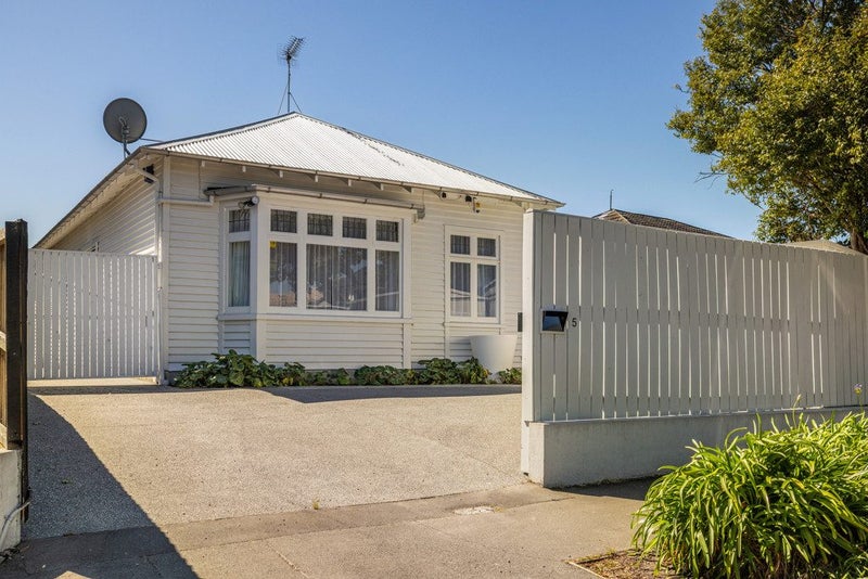 5 Aikmans Road, Merivale, Christchurch - Carousel 1