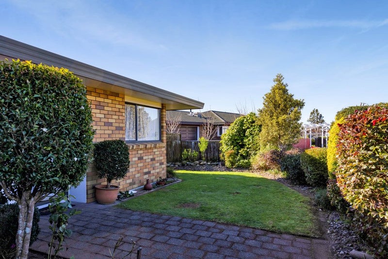 1/2 Waiwera Place, Merrilands, New Plymouth - Carousel 2