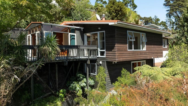 82 Scenic Drive, Titirangi, Auckland - Carousel 1