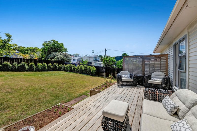 30A Tiroroa Avenue, Te Atatu South, Auckland - Carousel 1
