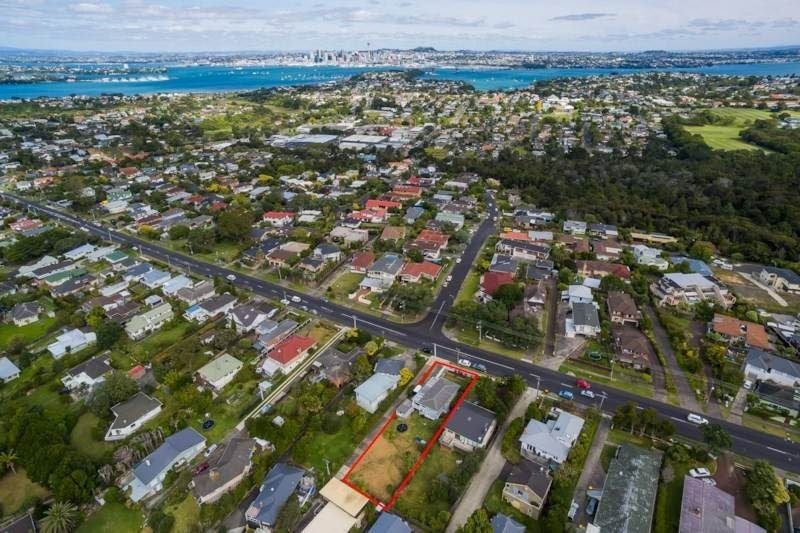69 Raleigh Road, Northcote, Auckland - Carousel 1