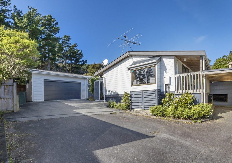 16 Apple Terrace, Ranui, Porirua - Carousel 1