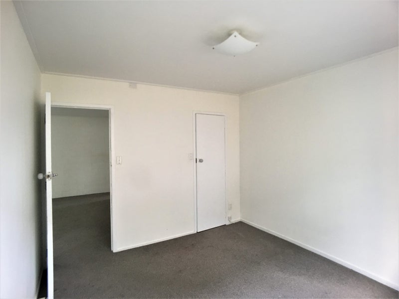 2/4 Regal Place, Forrest Hill, Auckland - Carousel 14