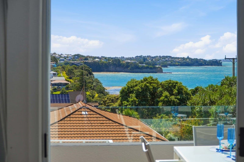 1/22 Rothesay Bay Road, Rothesay Bay, Auckland - Carousel 1