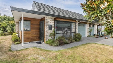 25/42 Main Road, Tawa, Wellington - Carousel 1