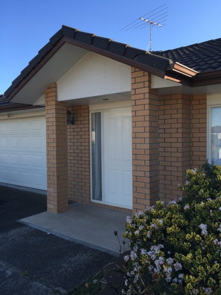 11 Raphoe Road, Flat Bush, Auckland - Carousel 1