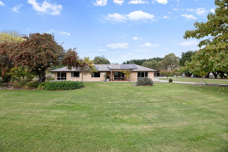 2061 State Highway 63, Blenheim - Carousel 2