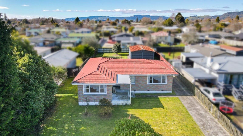 13 Clyde Street, Utuhina, Rotorua - Carousel 1