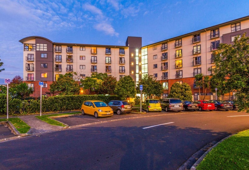 3H/10 Crown Lynn Place, New Lynn, Auckland - Carousel 1
