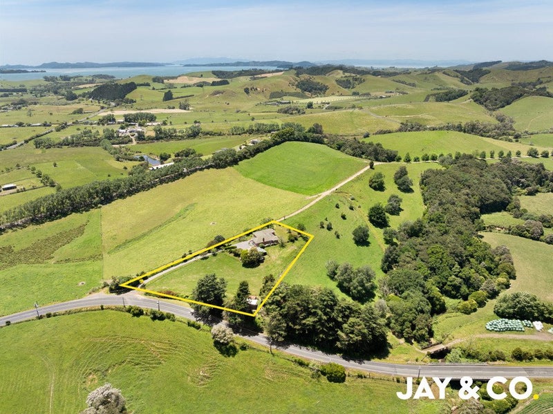 30 Ness Valley Road, Ness Valley, Papakura - Carousel 2