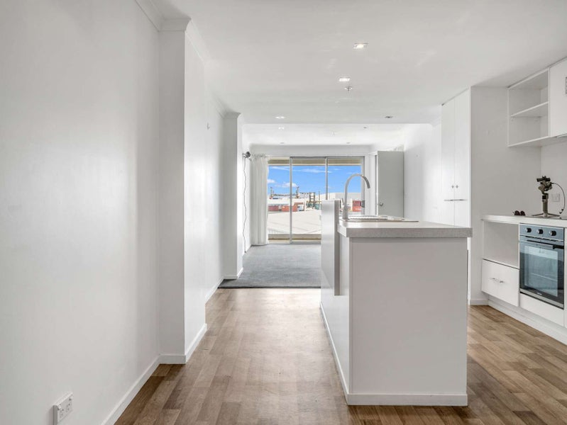 215/332 Maunganui Road, Mount Maunganui, Mount Maunganui - Carousel 2