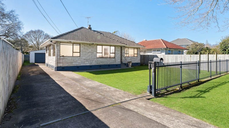 631 Te Atatu Road, Te Atatu Peninsula, Auckland - Carousel 1