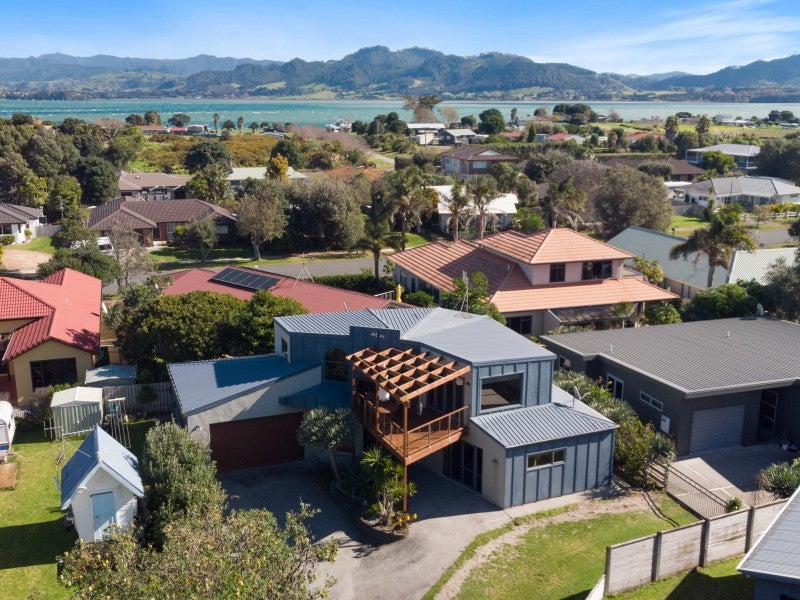 3A Sea Crest Place, Bowentown, Waihi Beach - Carousel 1