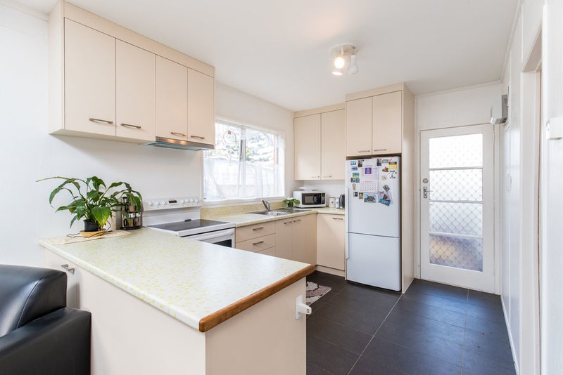 2/93 Coronation Road, Mangere Bridge, Auckland - Carousel 19