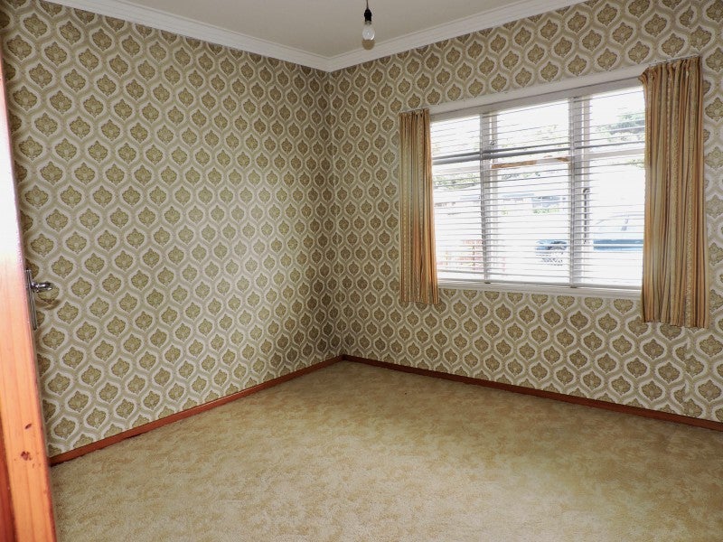 136 Main Road, Tawa, Wellington - Carousel 2