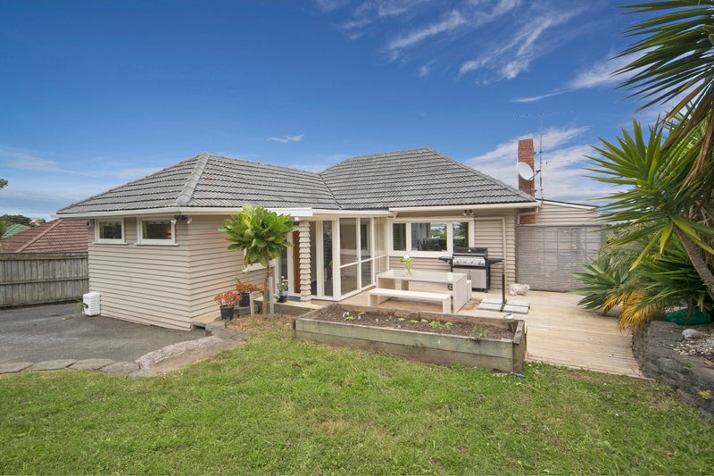 81 Carlton Street, Hillsborough, Auckland - Carousel 1