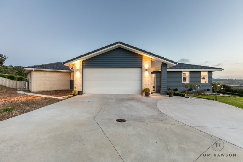19 Regis Lane, Flat Bush, Auckland - Carousel 1