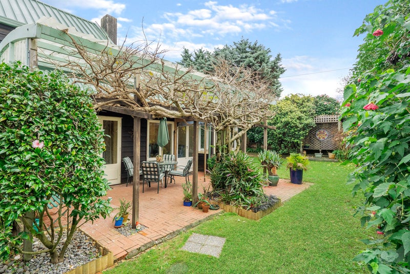 8 Rostrevor Avenue, Epsom, Auckland - Carousel 2