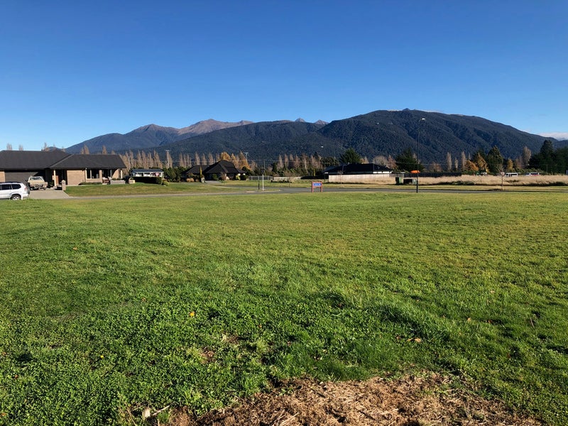 1 Cunaris Way, Te Anau, Te Anau - Carousel 1