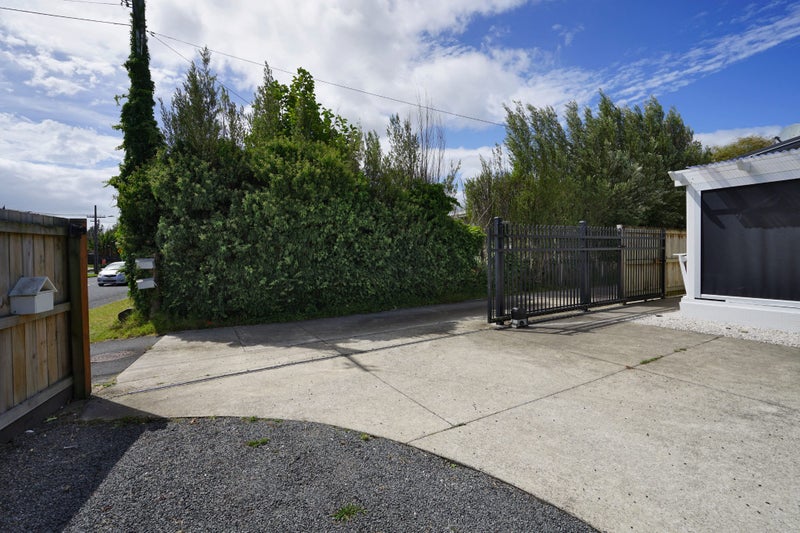 21 Saxbys Road, Glenview, Hamilton, Waikato - Carousel 15