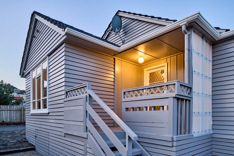 38A Victory Crescent, Tawa, Wellington, Wellington - Carousel 1