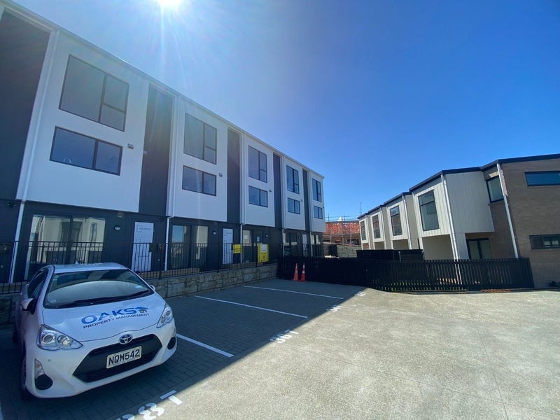 1 Tima Lane, Mangere Bridge, Auckland - Carousel 1