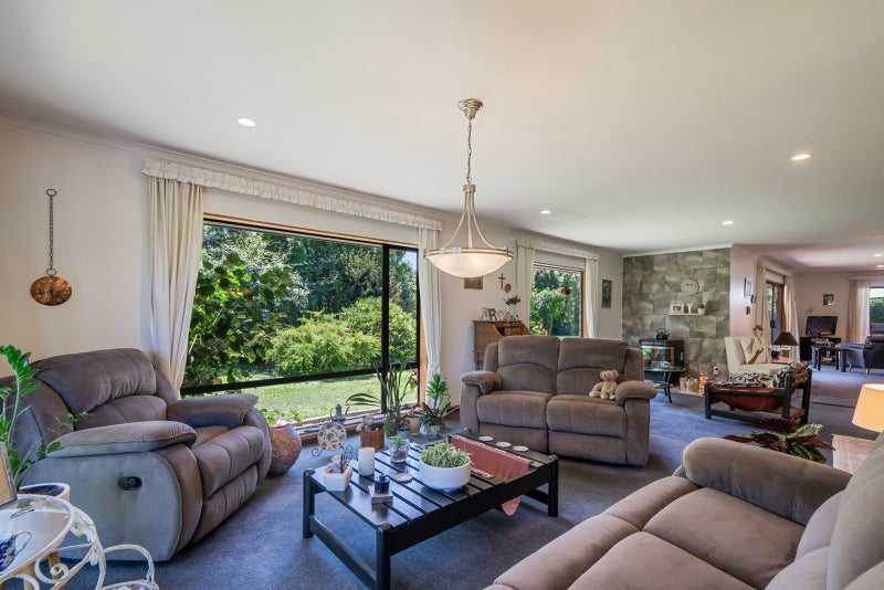 51 Pohutukawa Drive, Levin, Levin - Carousel 2