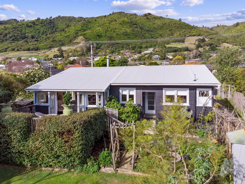 22 Huia Street, Waikanae - Carousel 1