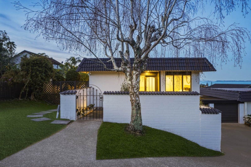 1/29 Aberdeen Road, Castor Bay, Auckland - Carousel 1