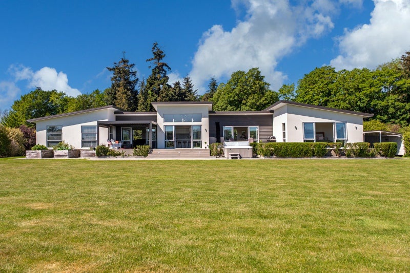 12 Meadowlinks Lane, Pleasant Point, Timaru - Carousel 1