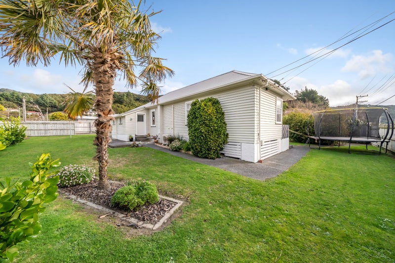2 Davis Grove, Wainuiomata, Lower Hutt - Carousel 1