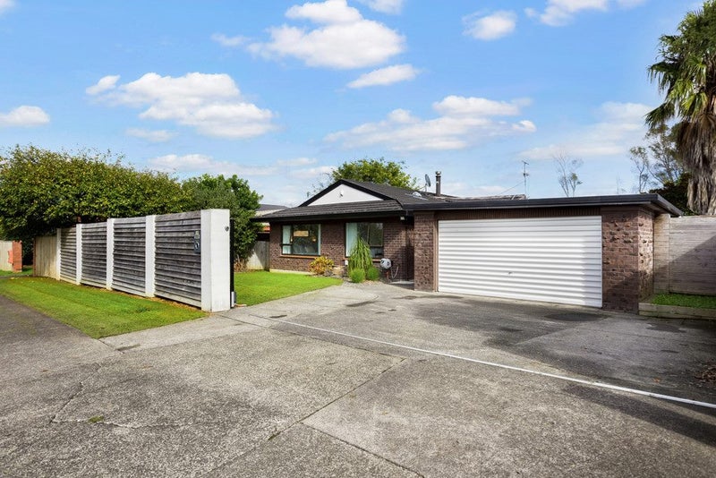109 Prince Regent Drive, Half Moon Bay, Auckland - Carousel 1