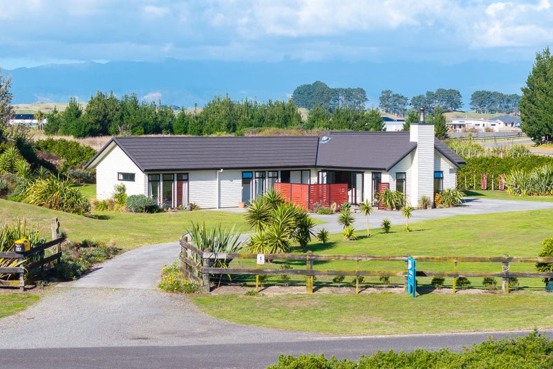 66 Waitarere Rise Avenue, Waitarere, Levin - Carousel 1