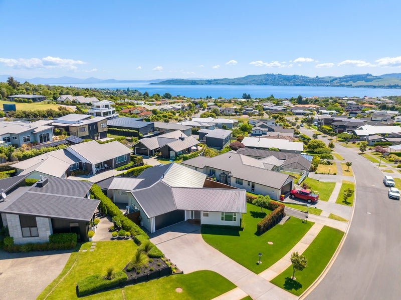 28 Coprosma Crescent, Waipahihi, Taupo - Carousel 1