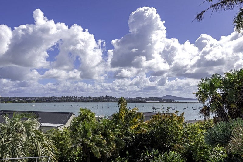 14 Eclipse Place, Half Moon Bay, Auckland - Carousel 1